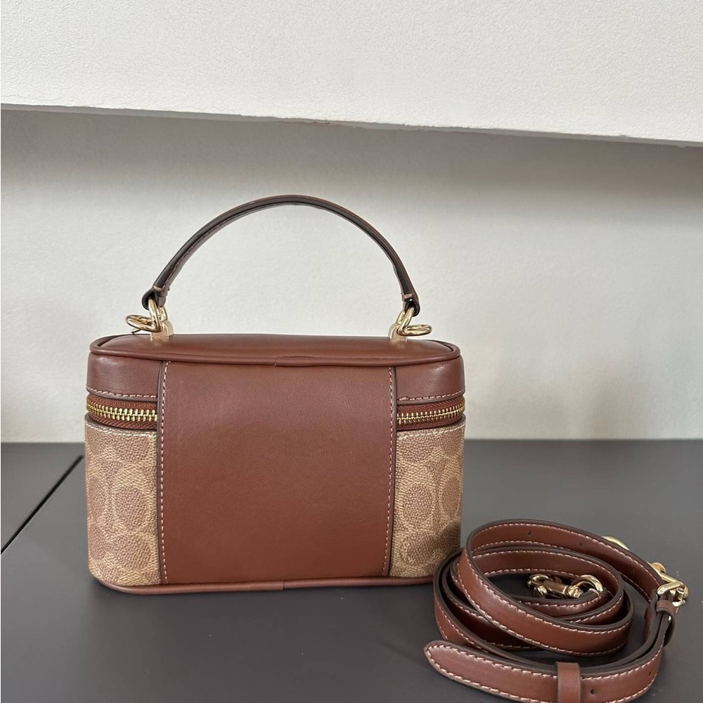 The All-New Co ach Box Bag - Picture 6 of 9